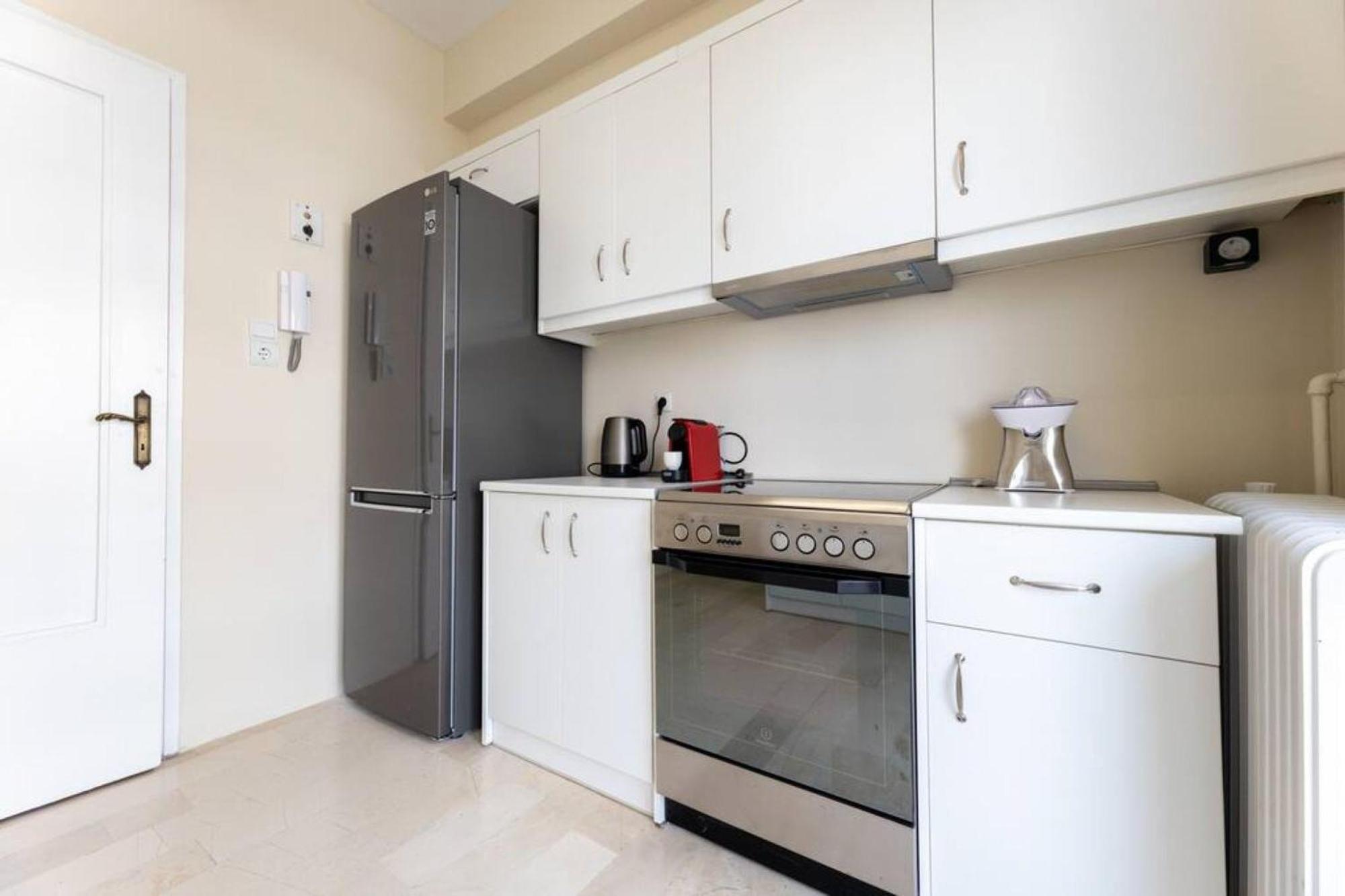 Amfitritis Family Lux Apartment At Palaio Faliro Athen Exterior foto